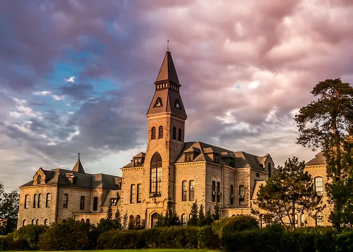 Top Manchester Airport Terminal 2 Hotels with Parking