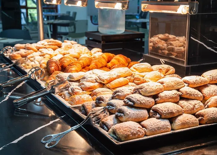 Best 2 Bedroom Hotels in Benidorm for Families & Groups